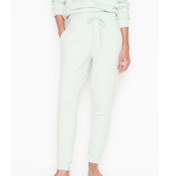 Victoria's Secret Pants - NWT VS Stretch Fleece Joggers, Size Medium